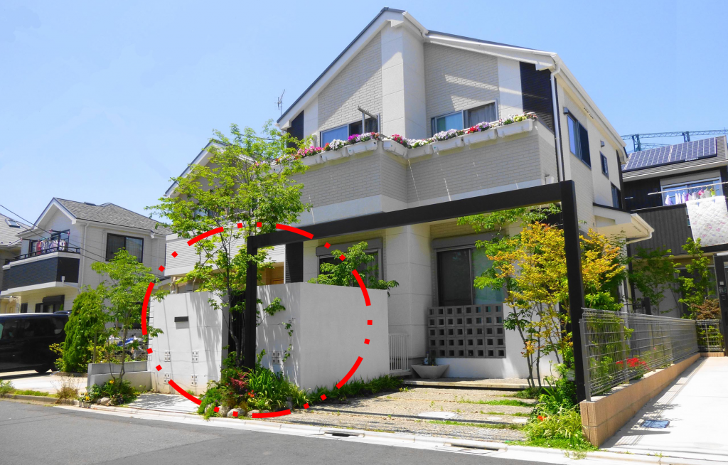 白い箱のような壁